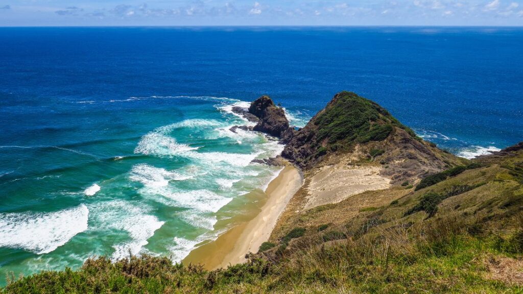 A view of the ocean from the cliffs of Cape Reinga, New Zealand